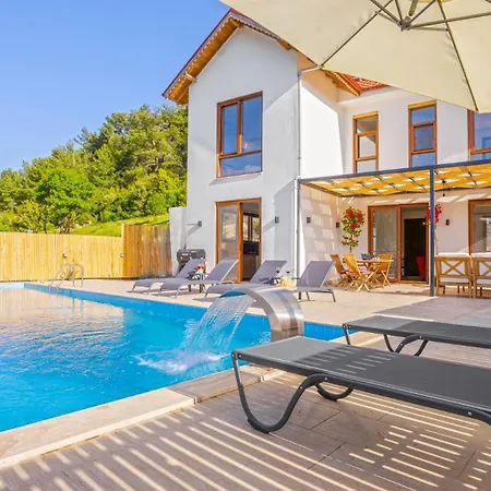 Casa Luna Каш